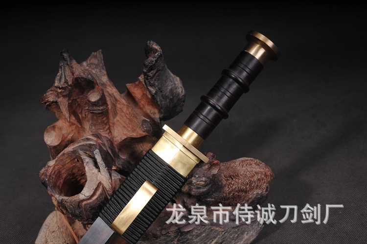 Redness Little Han Sword - Eight-Sided Dagger – detail shot