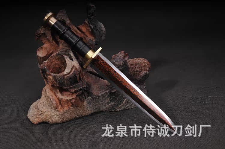 Redness Little Han Sword - Eight-Sided Dagger – more detail